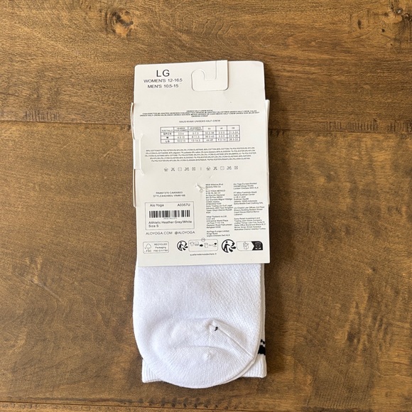 NWT ALO Yoga women’s White Athletic crew Socks size L fits size 7-15 - Picture 2 of 2